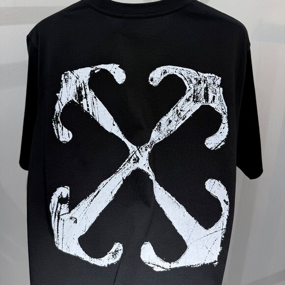 Off-White Men's Scratch Arrow Black T-Shirt - Picture 5 of 5